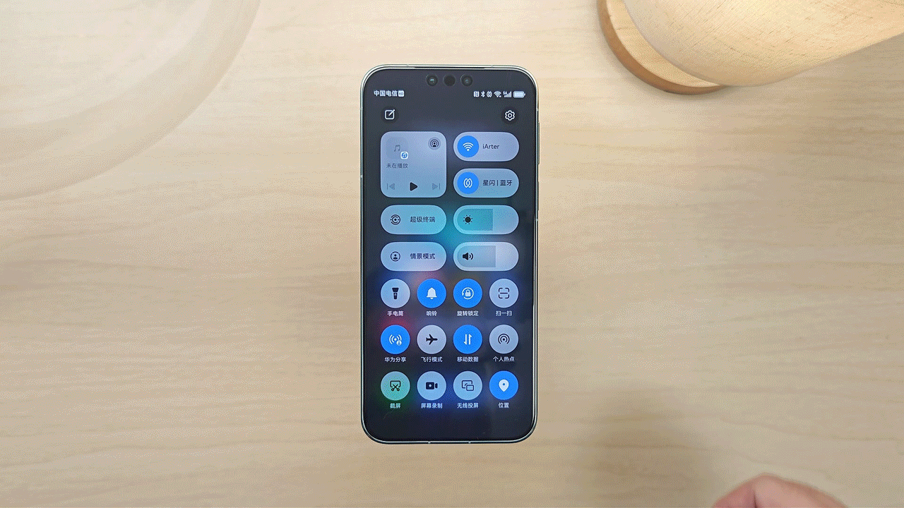 开箱华为Mate80 Pro,但只评鸿蒙6